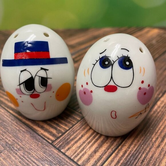 Papel 'Mug People' Other - Vintage 1976 'Mug People' by Papel – Egg People Salt & Pepper Shakers